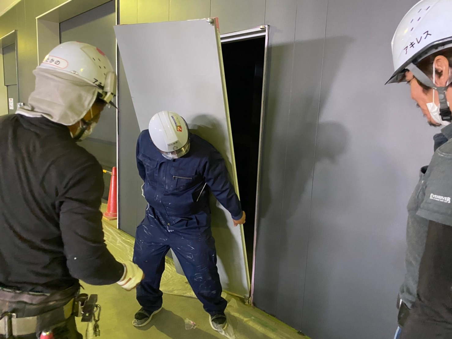 荷揚げ・サッシ、シャッターの求人を大阪と広島でお探しなら｜アキレス